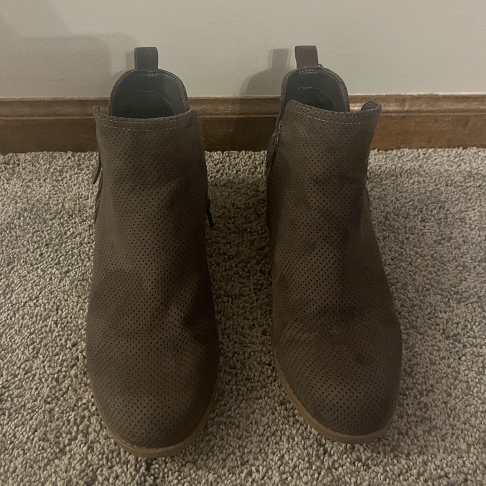 Dark Brown Womens Booties size 9 Universal thread